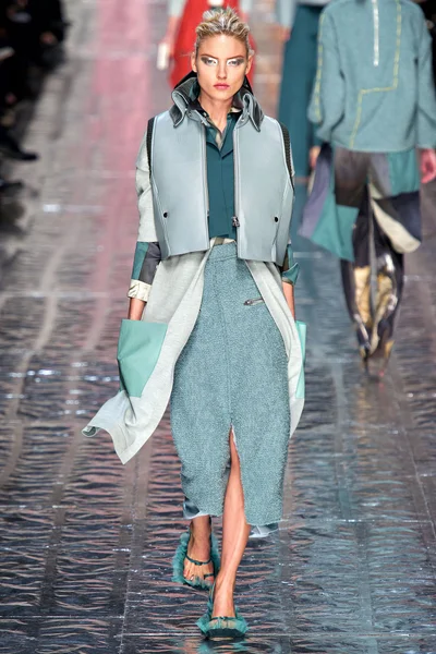 Look 27